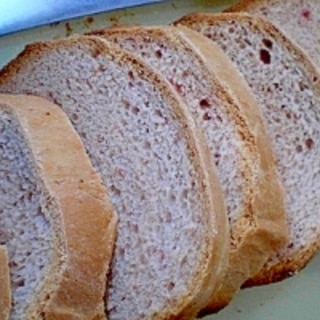パンを焼こう！　「苺グラッセ入り食パン」　　　♪♪